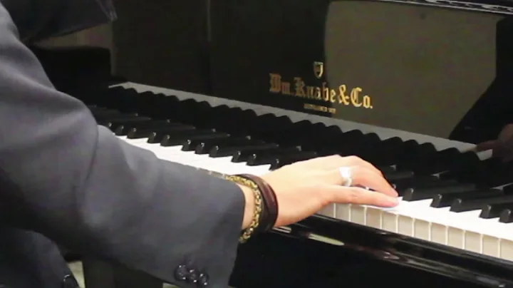 Christmas Piano Solo: Hark! The Herald Angels Sing...