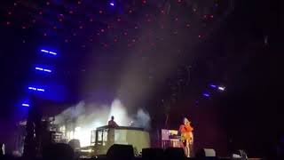 Ellie Goulding with Diplo performs ''Close To Me'' at Coachella