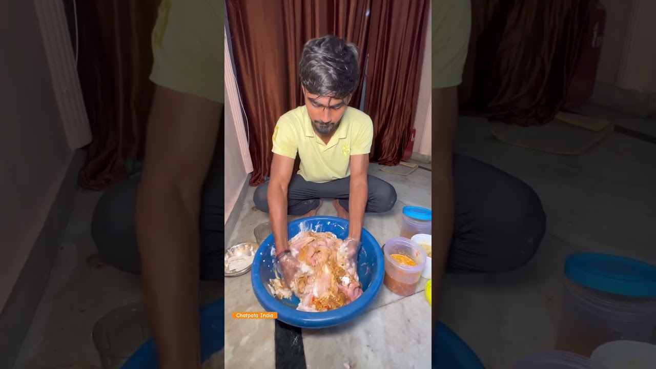 Shawarma making #ytshorts #trending #dehlifood #indianfood #streetfood #shortsviral #chickenplatter