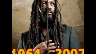 Lucky Dube : Born to suffer