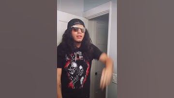 Stan Twitter: Guy says you’re that b*tch then screams and snaps his fingers 🗣🤌