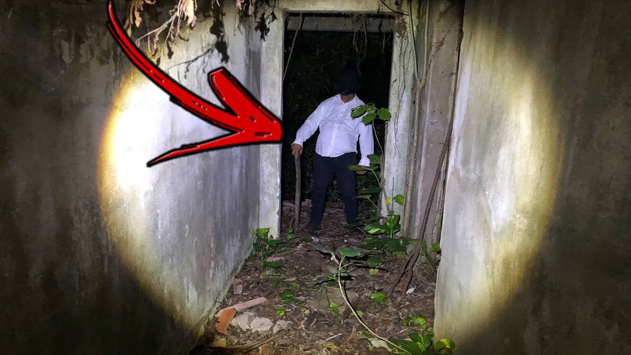 ELE ESTAVA NA PORTA DA CASA ASSOMBRADA NOS VIGIANDO