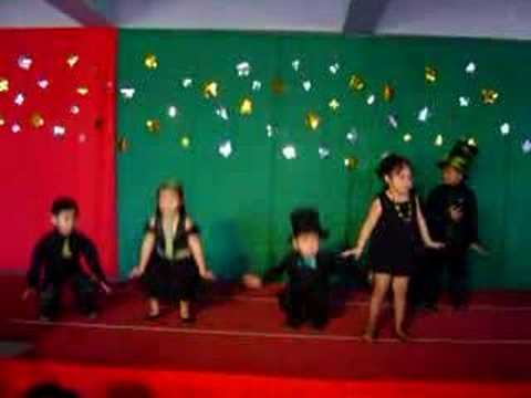 Pre-school Christmas Dance (1st part) - YouTube