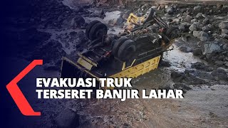 Evakuasi 2 Truk Terjebak Banjir Lahar Hujan Gunung Semeru