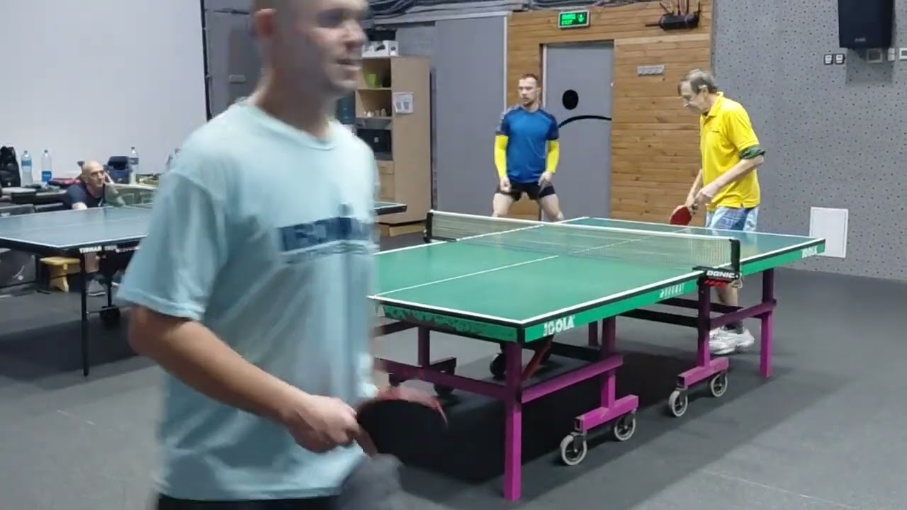 Наблюдаю и комментирую игру двух полу профессионалов!