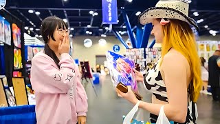 Fan Has Cute Surprise for Amouranth at ComicCon