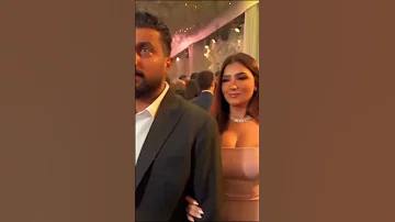 محمد سامي وزوجته مي عمر فى احد الافراح بعد جعفر العمدة استقبال المخرج 