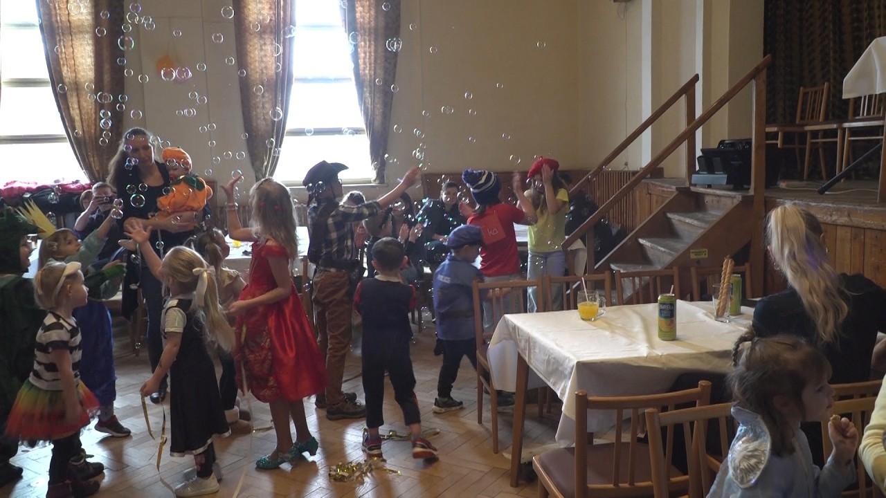 Dětský maškarní ples ve Velharticích