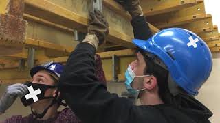 Montage de coffrages au laboratoire béton du département Génie Civil et Construction Durable