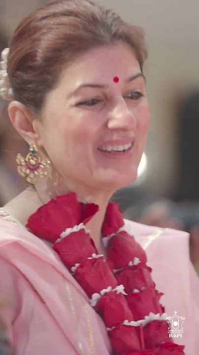 Akshay Kumar, Twinkle Khanna & Family visit Neasden Temple to celebrate Diwali – 20 October 2025