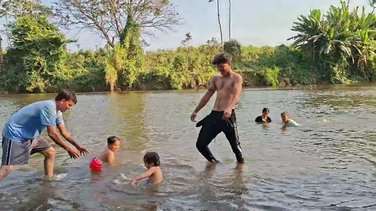 Todo Era Diversión... Hasta Que Decidimos Jugar Pelota en el Agua 😨😧