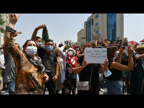 Video: Media: Protesters In Tunisia Try To Storm The Parliament Building