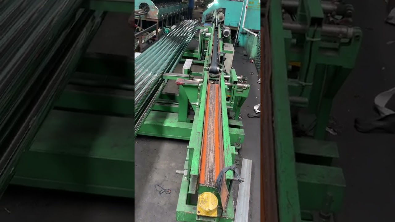 Fully automatic stainless steel round pipe anti-damage machine.