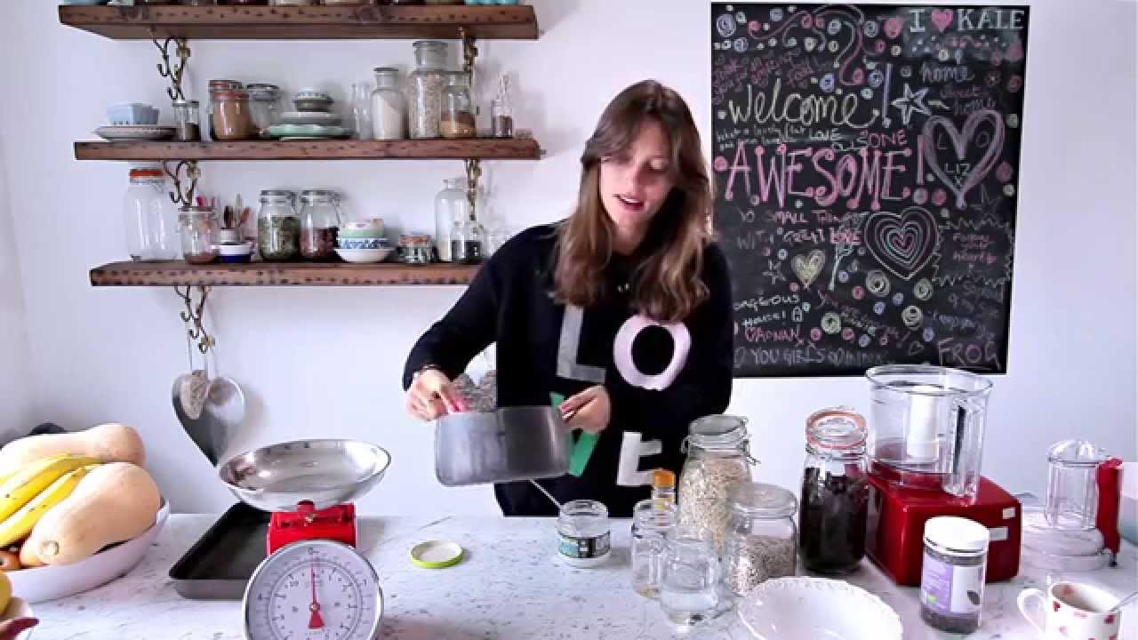 Deliciously Ella Date and Oat Snack Bars