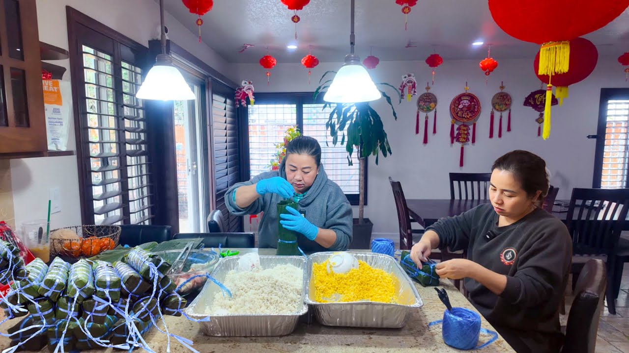 Gói Bánh Tét Tết 2026 Ở Mỹ Có Gì Khác Việt Nam?