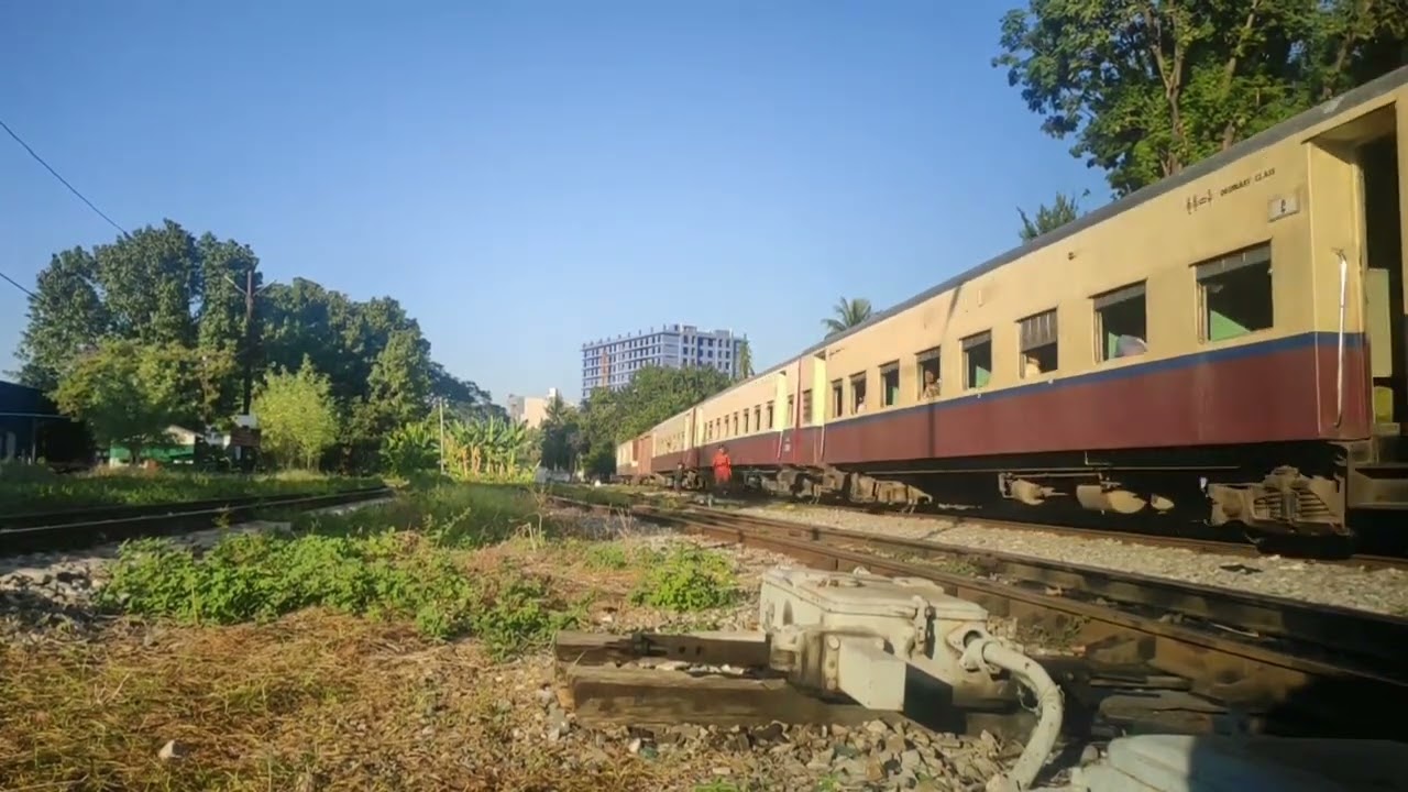 Myanmar Train..🇲🇲🇲🇲🇲🇲