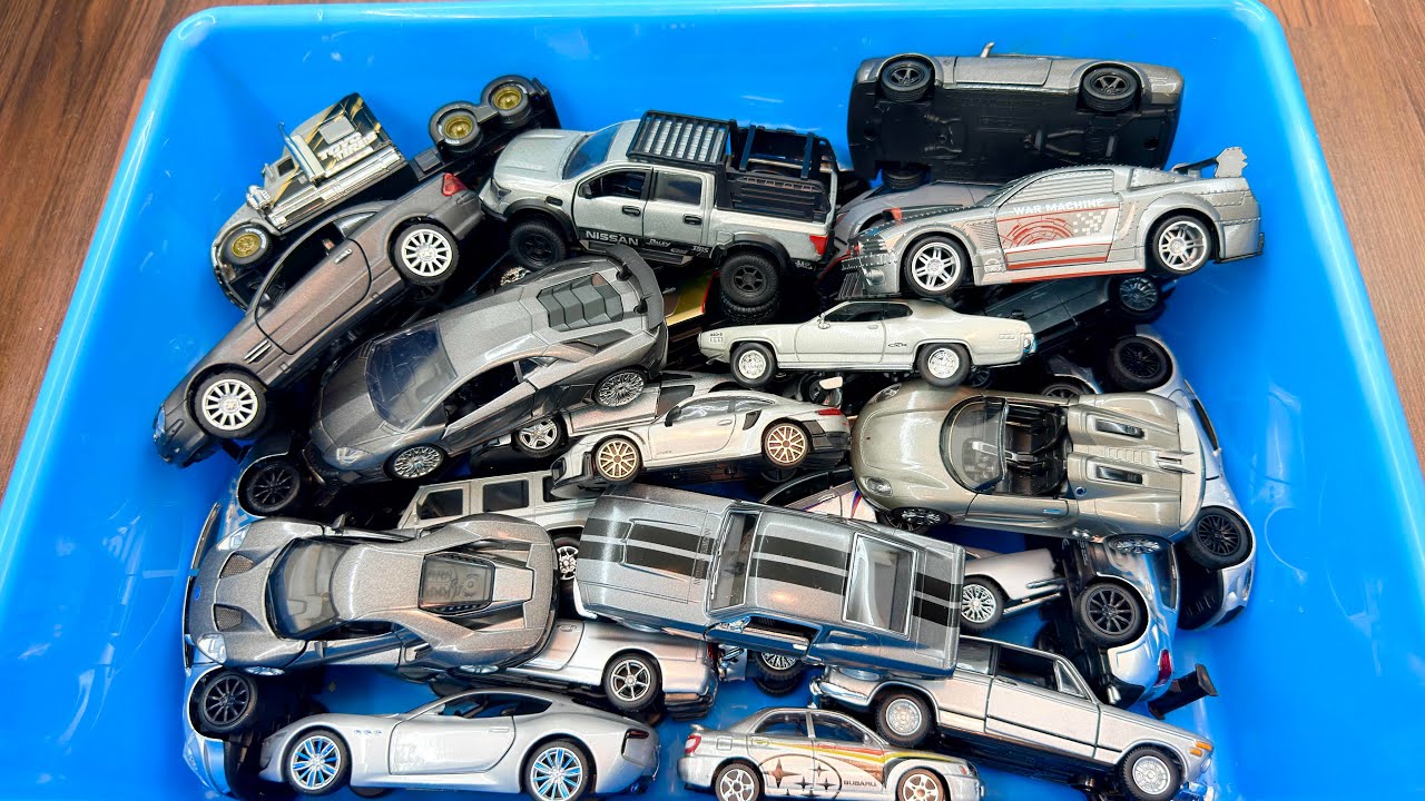 Box Full Of Gray Cars - Låda Fullt Av Gråa Bilar