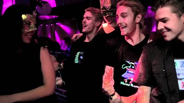 Windows Phone 7 Commercial - electronic shirt