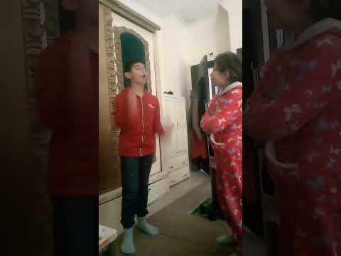 واحد اسمه محمد وواحد اسمه عيد محمد مات يفضل مين