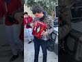 Humildad De Agrupación @Los 2 Carnales Tocando Acordeón De Fan!!!