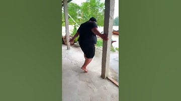 Trời mưa nước lớn tắm sông thôi.