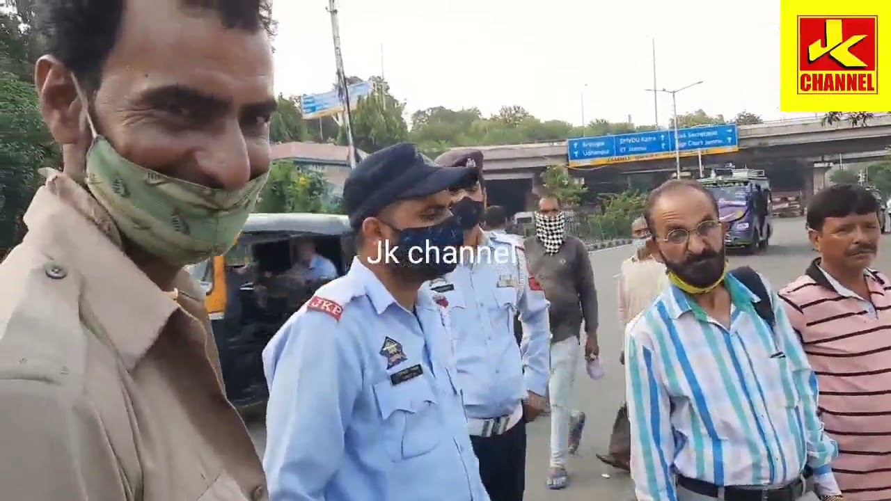 हंगामा, ट्राफिक पुलिस और चालक आमने सामने,5000 का इनाम जो पैसे लेते फोटो खींचेगा