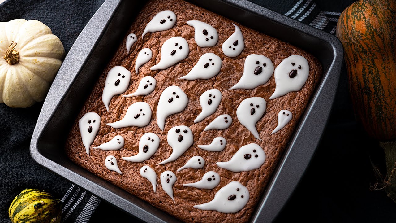 Ghost brownie. Simple Halloween cake recipe! 🎃👻