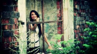 Andreea Craiovan - Pe genunchi