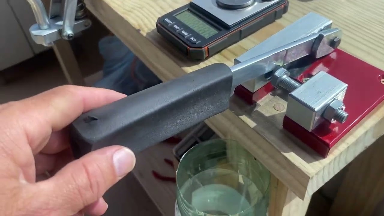 Qual a importância da guilhotina para a prensa.