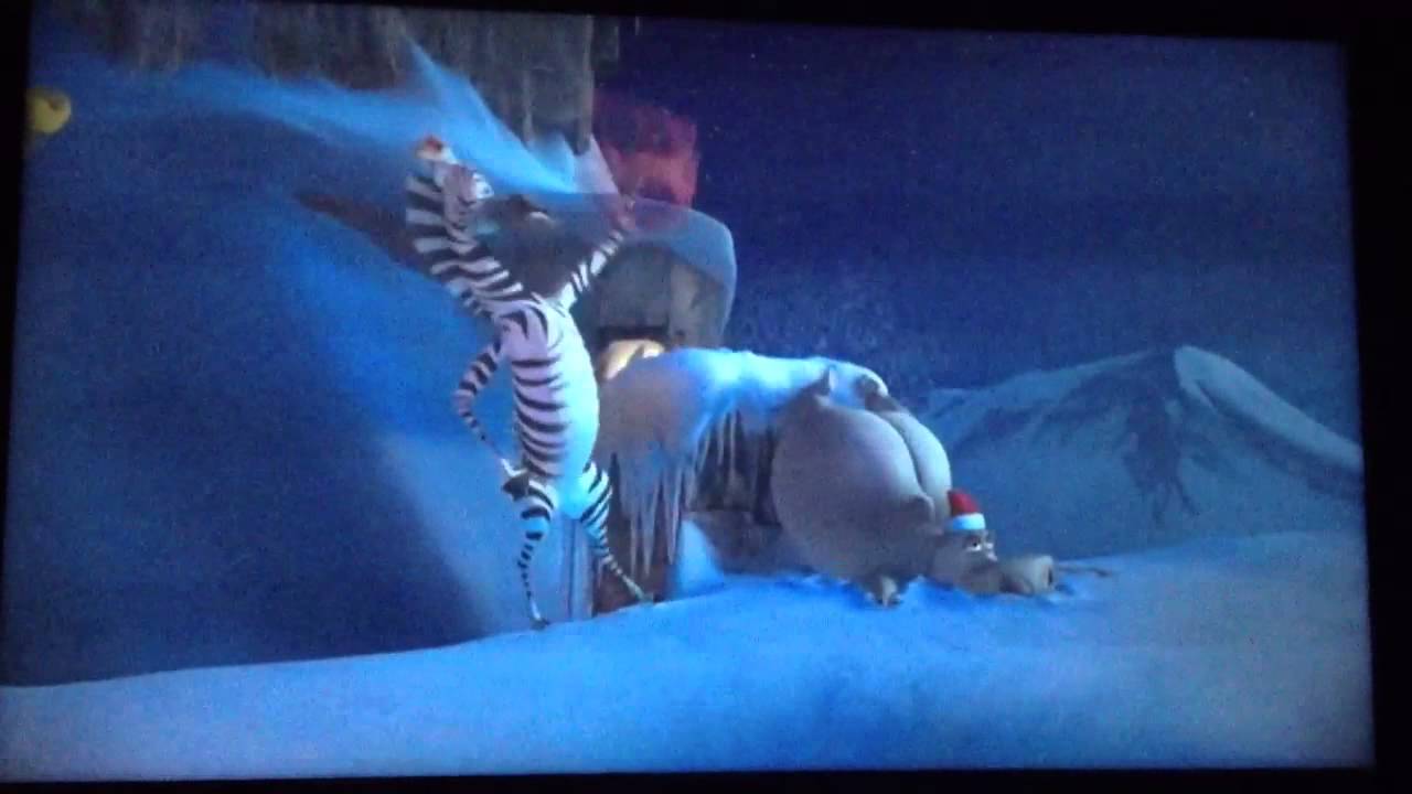 Merry Madagascar: Gloria's Butt Gets Stuck - YouTube.