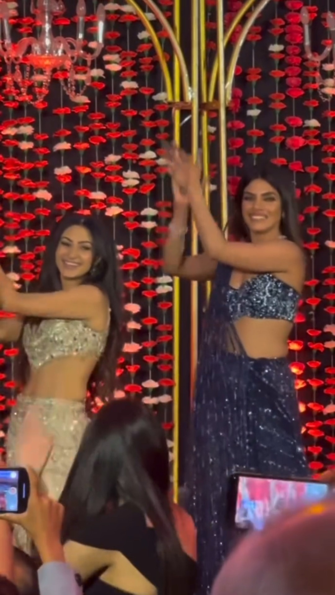 Priyanka Chopra and her Bhabhi Neelam setting the dance floor on fire with their dance? #shorts