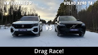 2023 Volvo XC90 T8 Recharge 455hp vs 2022 Volkswagen Touareg R eHybrid 462hp | Drag Race | 4K Resimi