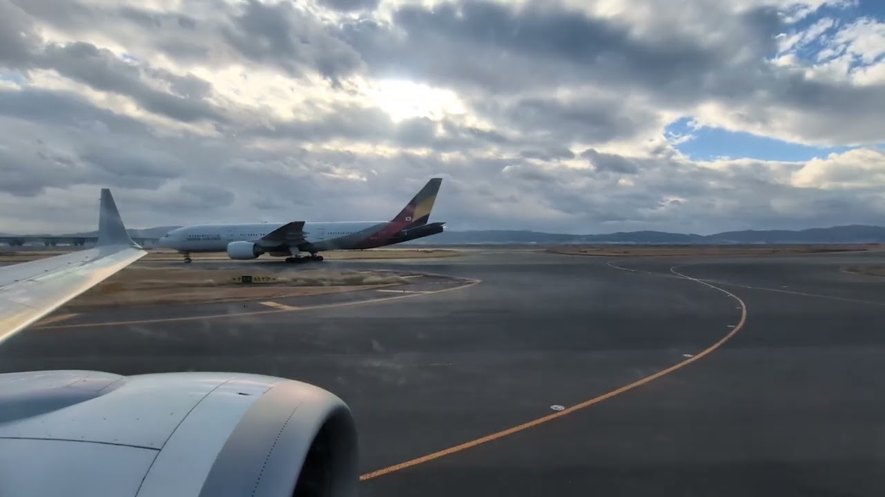 HD-Korean Air KE-722 Boeing 737-8Max Take-Off Osaka Kansai to Seoul
