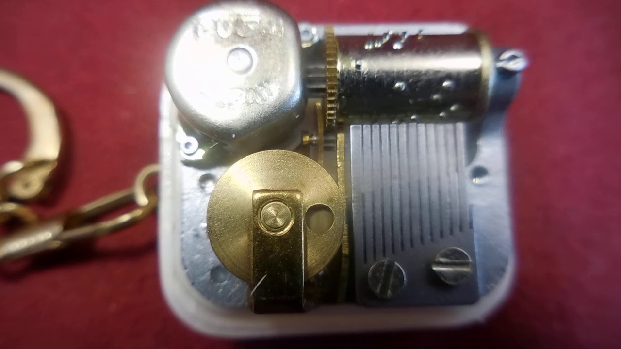 VINTAGE FUJI (PRESANKYO) MUSIC BOX KEYCHAIN PLAYS "RAINDROPS KEEP