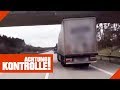 Tickende Zeitbombe! LKW völlig schief auf der Autobahn! Was ist passiert? 1/2 | Achtung Kontrolle