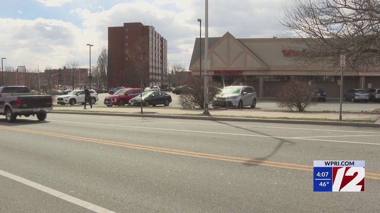 Pawtucket police investigating shooting on Broad Street - YouTube