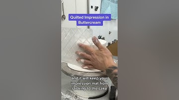 Quilted impression in buttercream #quiltedbuttercreamcake #cakedecorating #cakelife #cakedecorator #