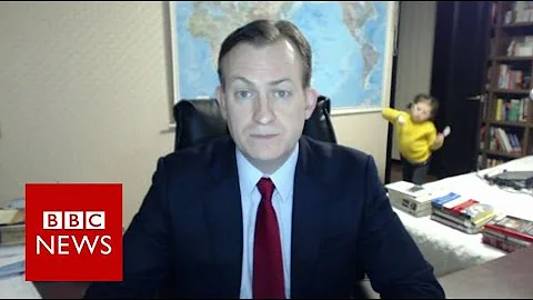 Children interrupt BBC News interview - BBC News - DayDayNews
