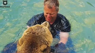 Мансур уговорил Андрея искупаться вместе🐻🌊