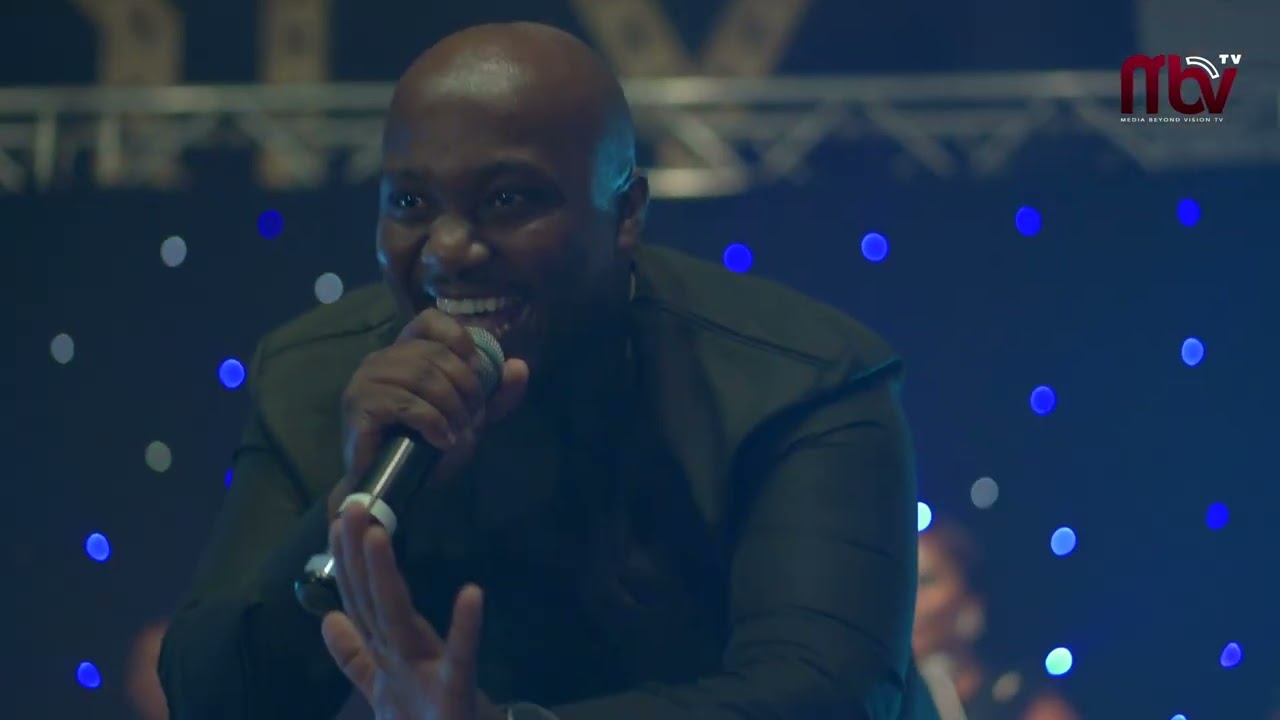 An award winning artist, Jumbo also had a few words to share before going on stage