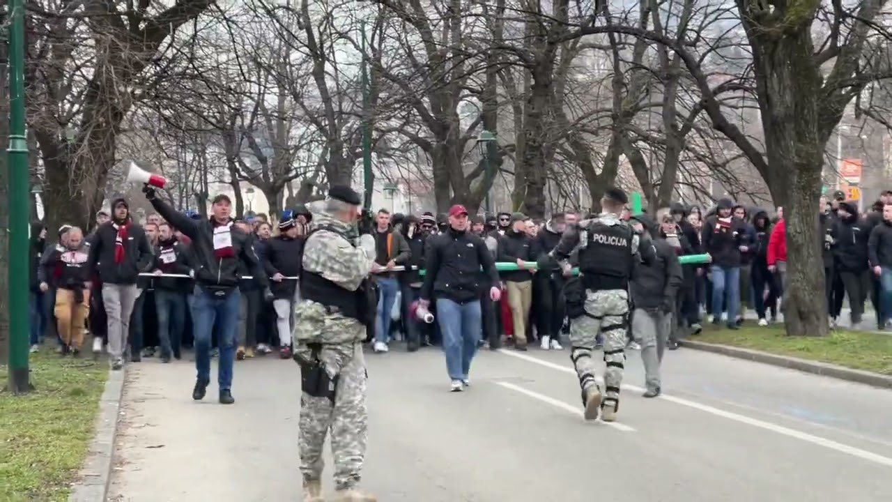 Navijači Sarajeva u korteu i uz gromoglasno navijanje krenuli ka Grbavici