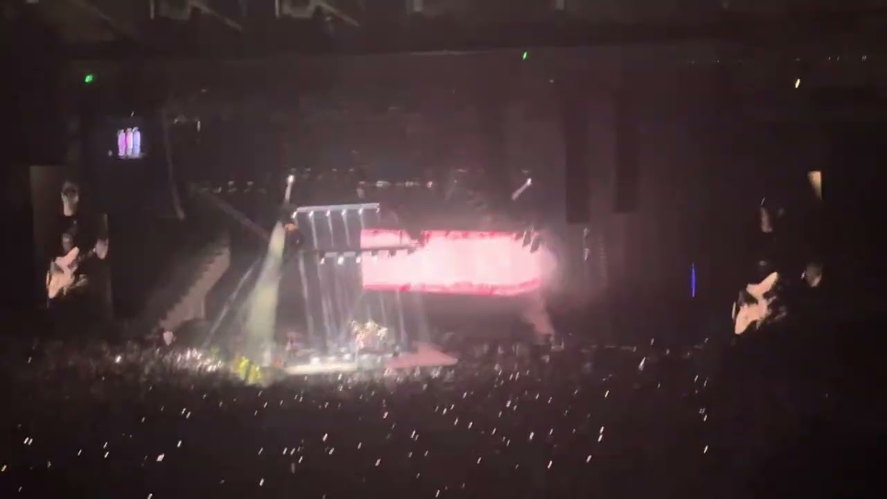 Blink 182-Reckless Abandoned(LIVE at The BMO Stadium)