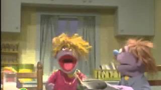 Video thumbnail of "Classic Sesame Street - The Biscupids sing "Kids Just Love to Brush""