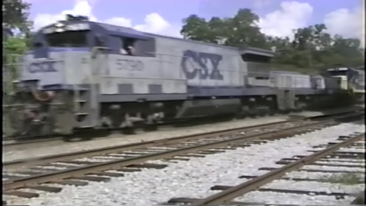 CSX Freight Train R678 through Roanoke with U36B, MATE and U18B [1992 ...
