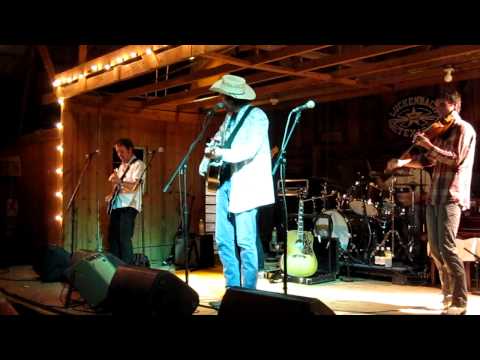 Bruce Robison performing "The Good Life"/Luckenbach TX