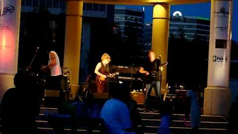 Rachel Trapp w/ No Strings Attached "Going To Cali...