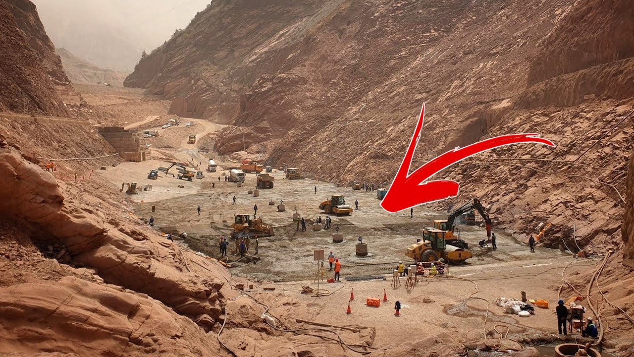 Hogyan épít egy apró országja a világ legmagasabb gátját