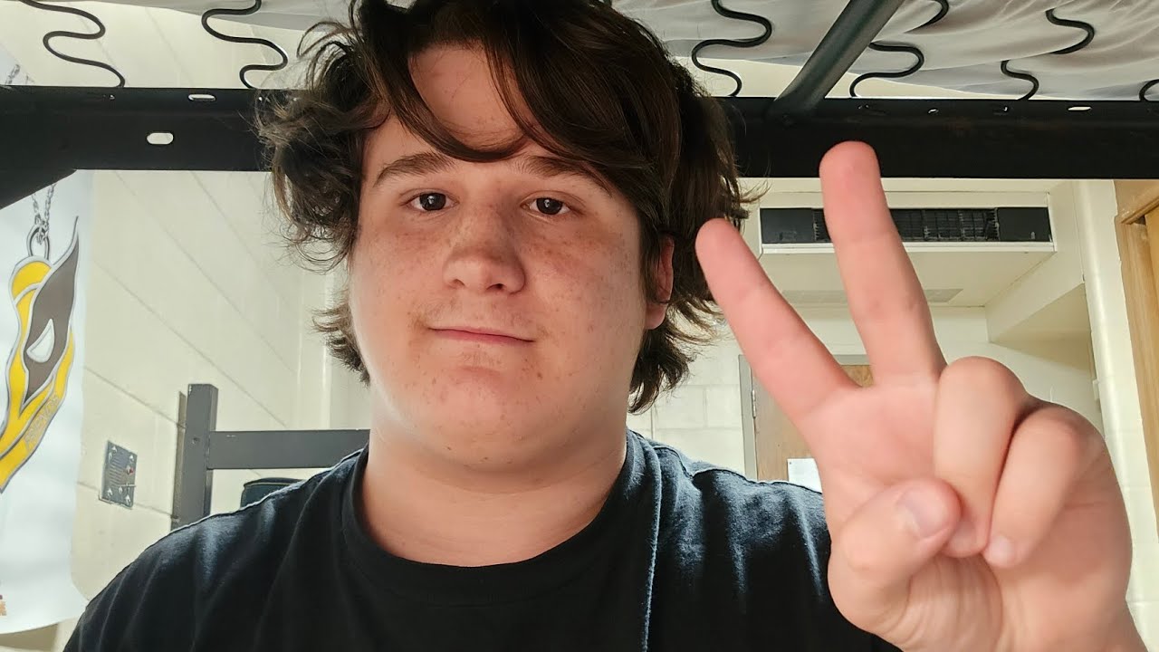 Vlog 198. Second day of my school's Con!!!!