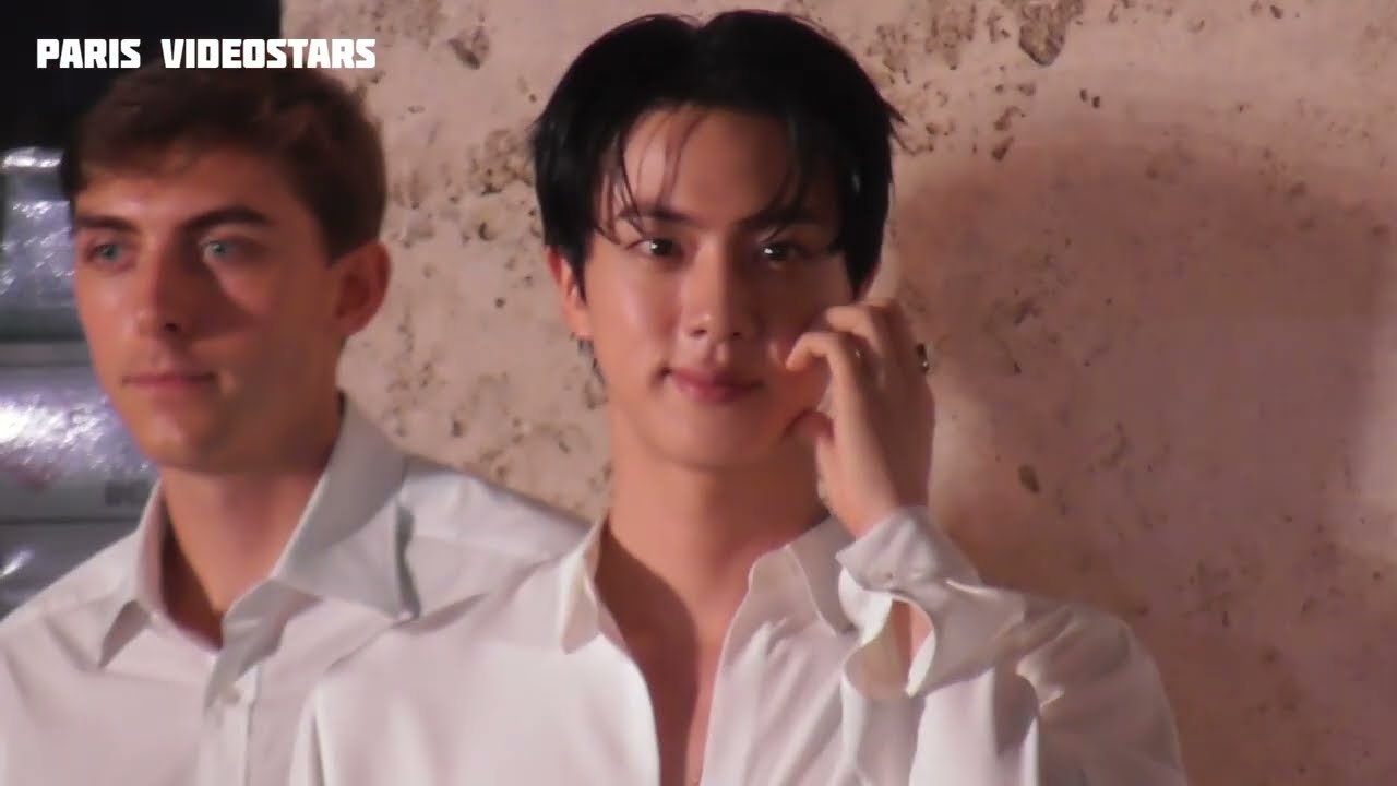 JIN BTS gives a heart to italian fans after the show Gucci @ Milan 23 september 2025 Fashion Week