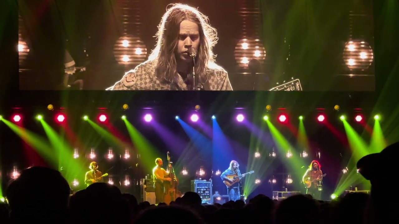 A Face In The Crowd Billy Strings Baltimore MD 12/9/2023 Chords Chordify
